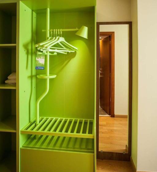 Quarto Estandar para Deficientes Físicos, Travelodge Barcelona Cornella Fira
