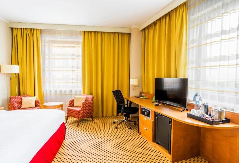 带大床的高级房间, Courtyard By Marriott Pilsen