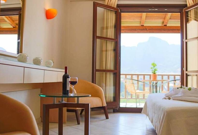 Трехместный Номер Стандарт с Видом, Meteora Hotel At Kastraki