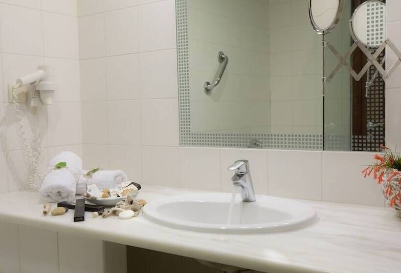 Трехместный Номер Стандарт Вид на Сад, Meteora Hotel At Kastraki