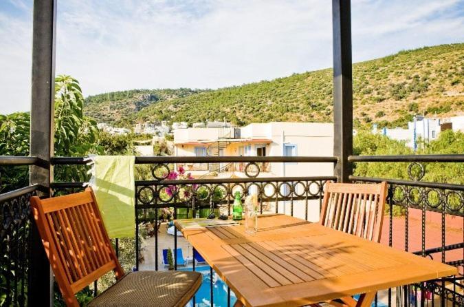Апартаменты 1 Спальня, Merve Apartments, Your Home From Home In Central Bodrum, Street Cats Frequent The Property, Not All
