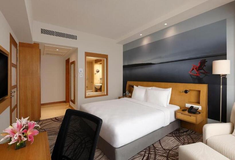 Номер Superior Кровать Куин, Novotel Hyderabad Convention Centre