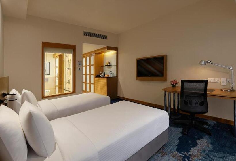 Номер Executive, Novotel Hyderabad Convention Centre