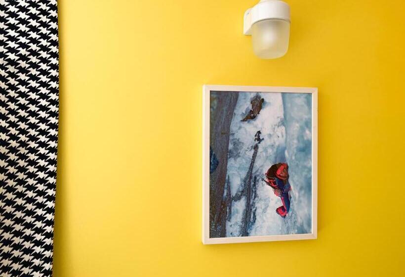 Четырехместный Номер Стандарт, Cosmiques Hotel   Centre Chamonix