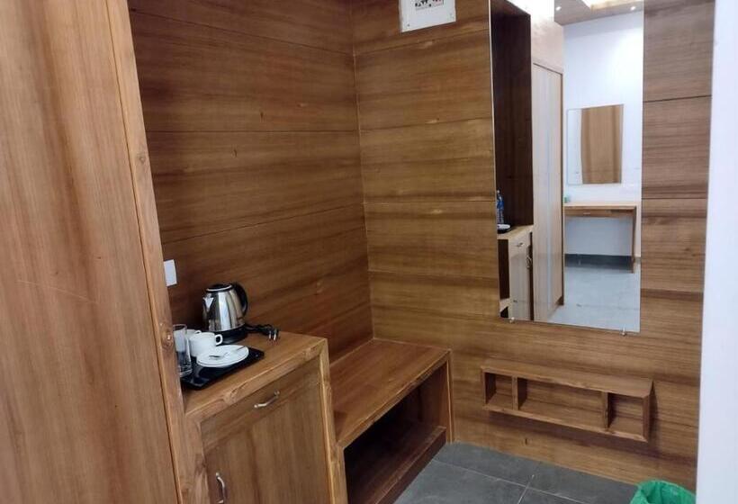 سوییت جونیور با چشم‌انداز استخر, The Wild Trails Munnar Resort