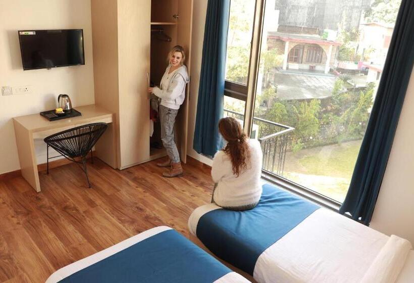 اتاق لوکس, The Blue Jay Hostel