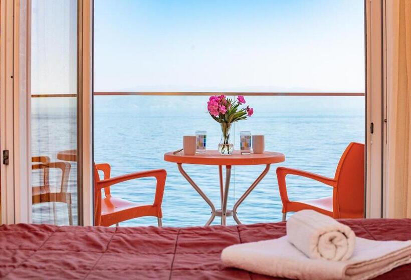 Номер Стандарт Вид на Море, Corfu Maris