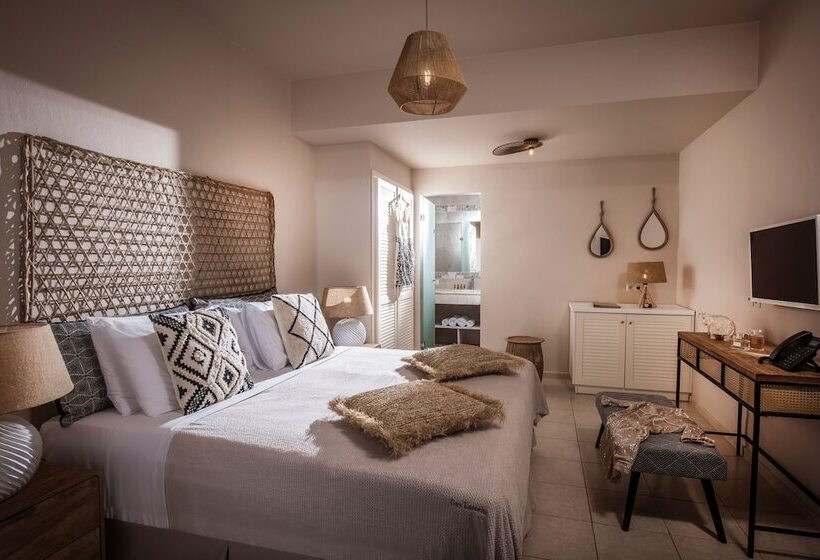 سوییت جونیور با چشم‌انداز دریا, Creta Blue Boutique