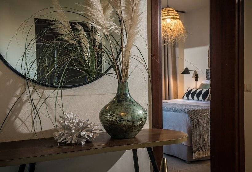 سوییت با چشم‌انداز دریا, Creta Blue Boutique