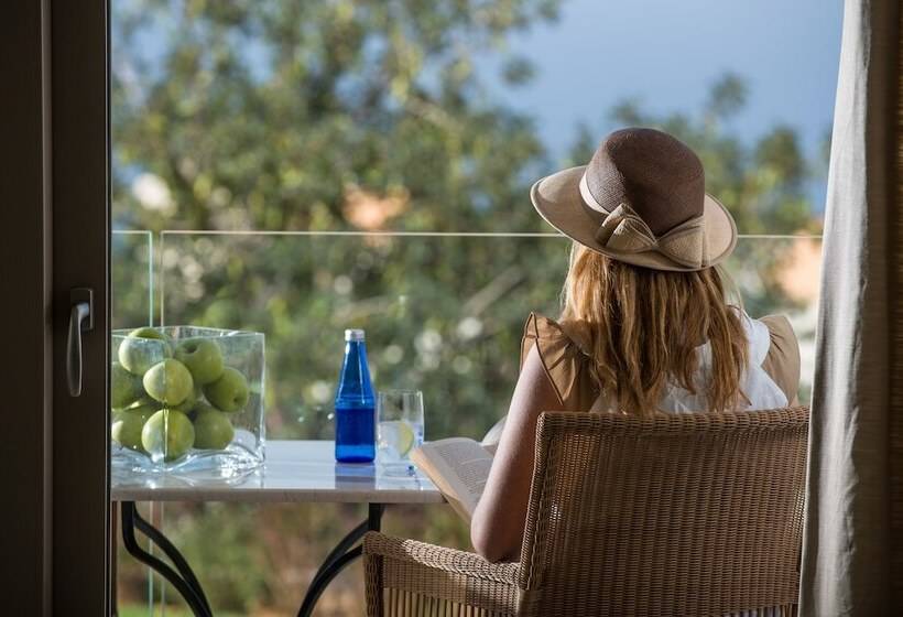 سوییت لوکس, Creta Blue Boutique