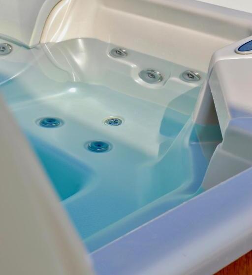 سوئیت با وان آب گرم, Creta Blue Boutique