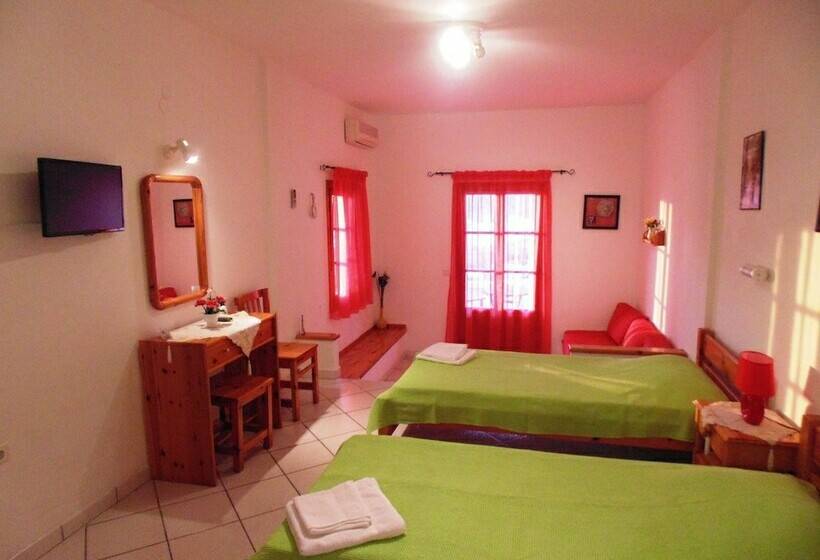 Triple Room Sea View, Froudi Rooms