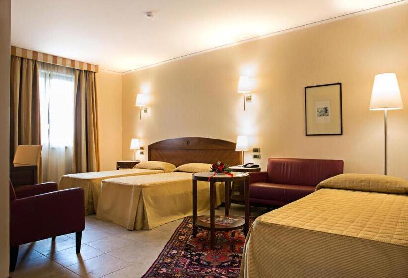 Трехместный Номер Базовый, Grand Hotel Paestum