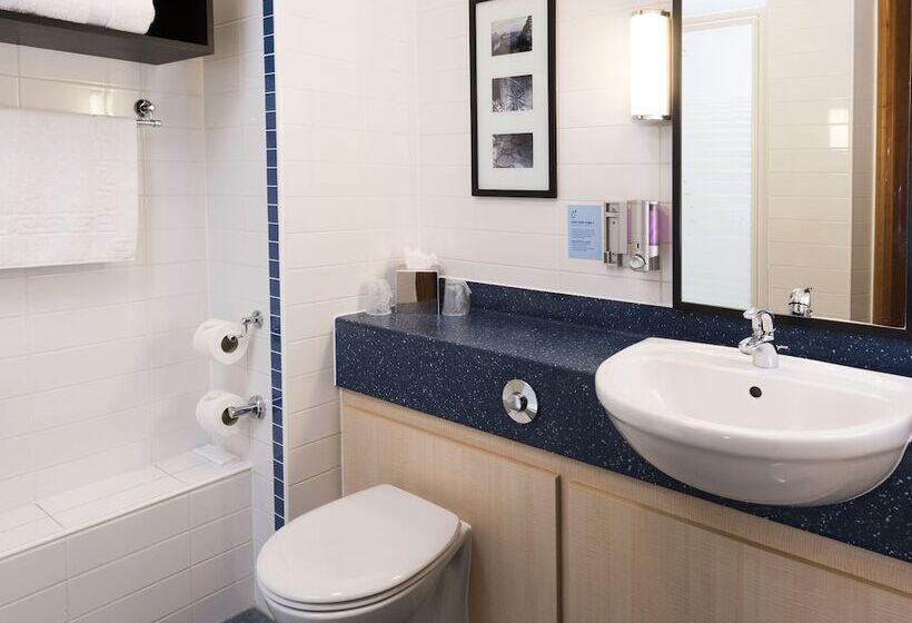 Номер Стандарт, Holiday Inn Express Birmingham Star City, An Ihg