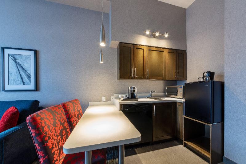 スイート, Holiday Inn Express & Suites Riverport Richmond, An Ihg