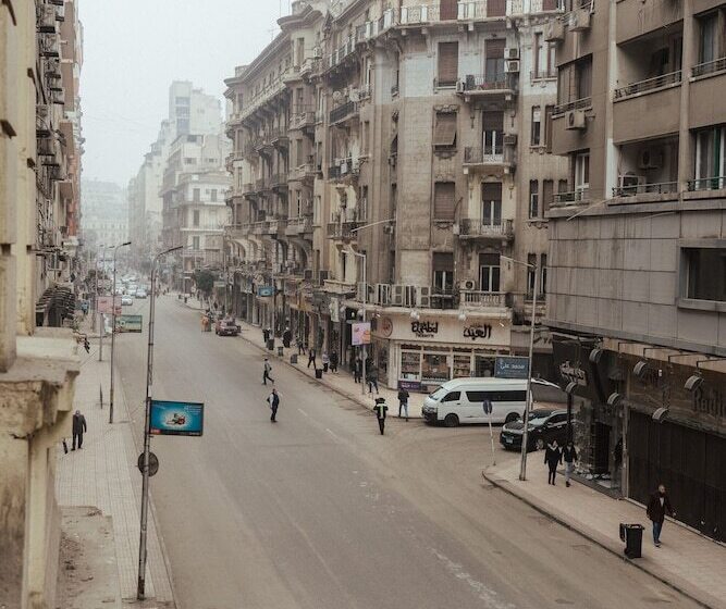 اتاق خانوادگی, New Hostgram