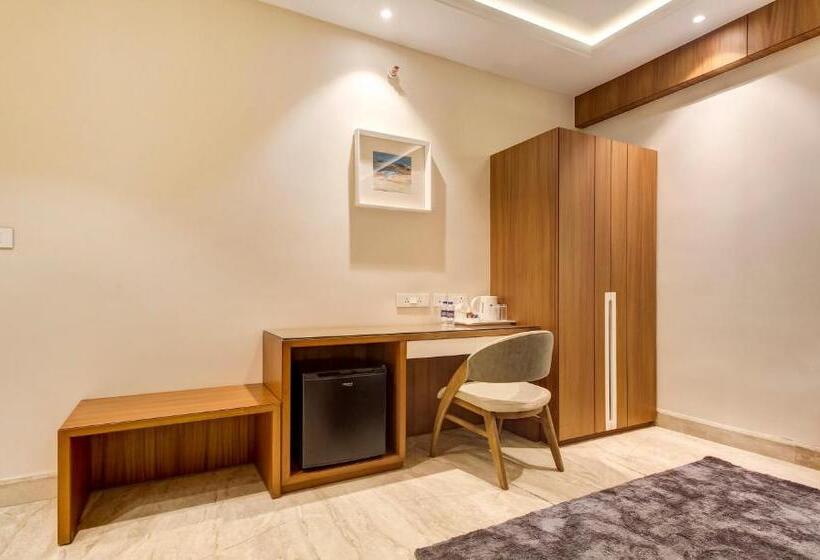 标准间, Treebo Premium Tahoora International