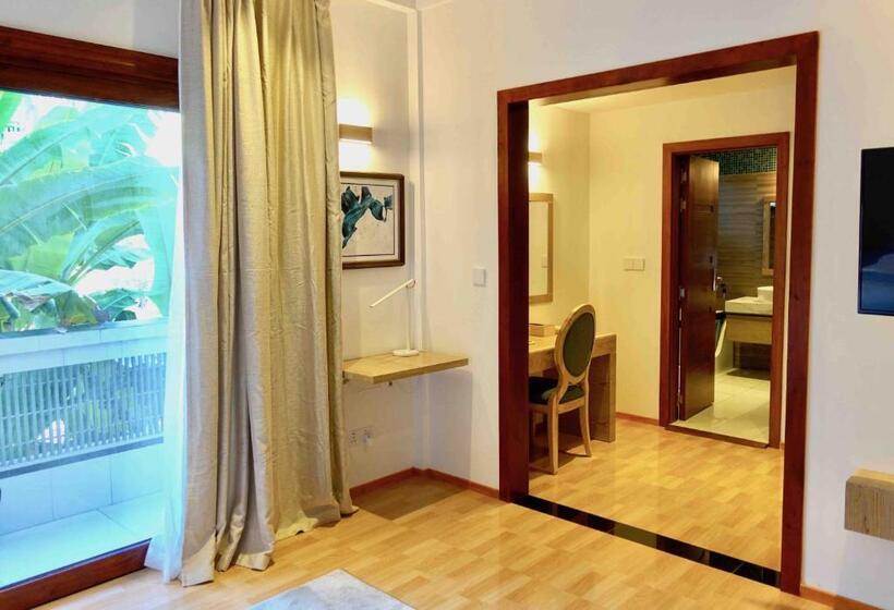 اتاق لوکس با تخت بزرگ, Zero Degree Residence