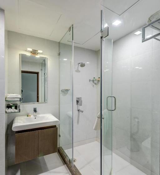 Номер Deluxe, The Fern Residency Galaxy Mall
