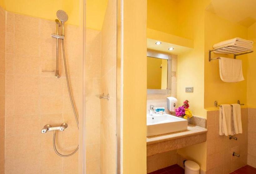 اتاق پریمیوم سه تخته, Three Corners Rihana Resort El Gouna