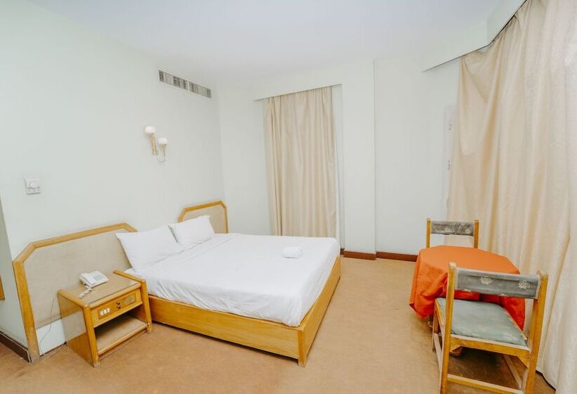 اتاق استاندارد یک نفره, Queens Valley Hotel, Restaurants, Bars And Spa Luxor