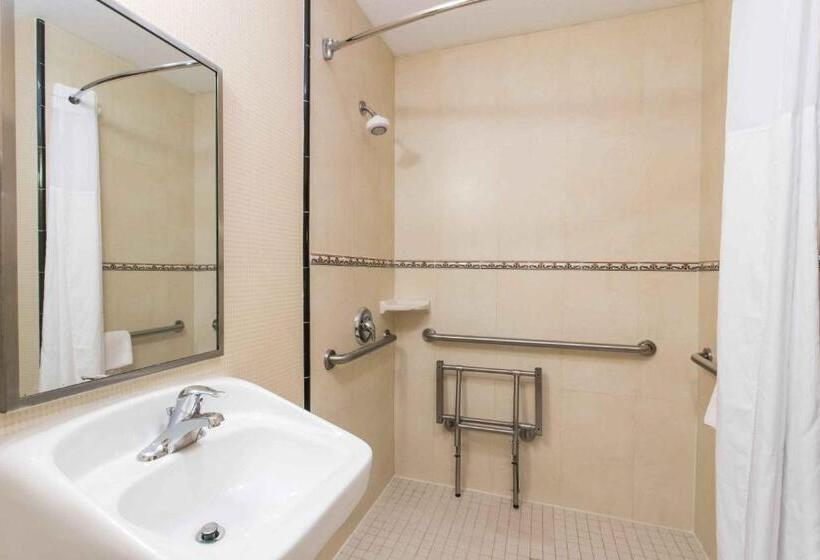 장애인을 위한 스탠다드 룸, Days Inn & Suites By Wyndham Fort Pierce I95