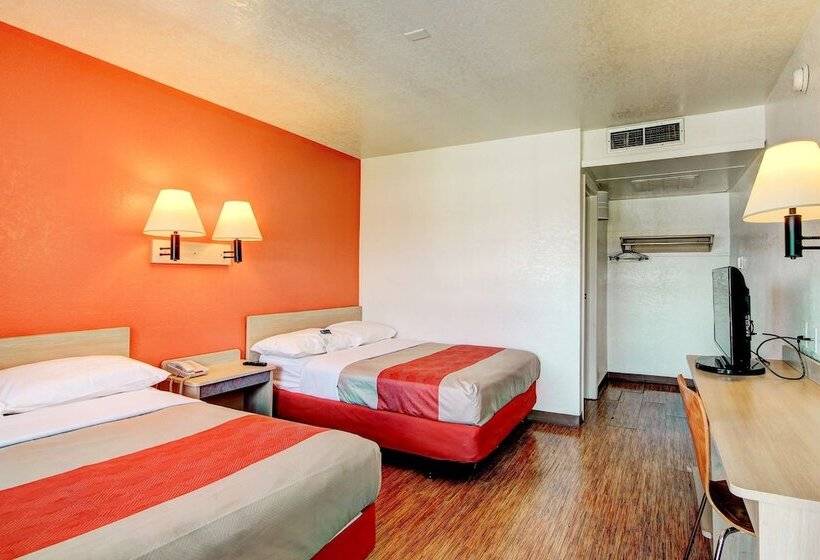Номер Стандарт 2 Двуспальные Кровати, Motel 6 Denver, Co  Airport