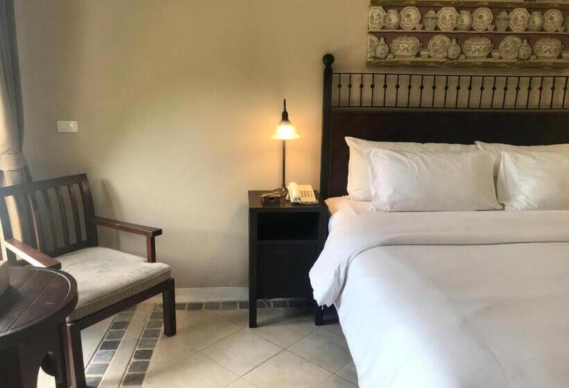 Люкс с Балконом, Ao Nang Colors Hotel   Aonang Beach