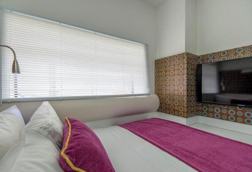 Номер Стандарт, Breakfree On Cashel, An Accor