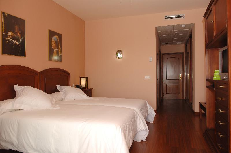 Номер Стандарт Трехместный, Wellness Marbella Hills
