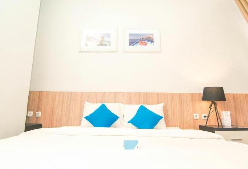 Quarto Deluxe, Kapal Garden Hotel Malang