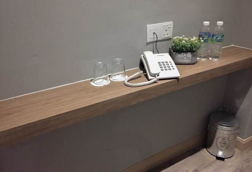 Семейный Номер, Square Inn
