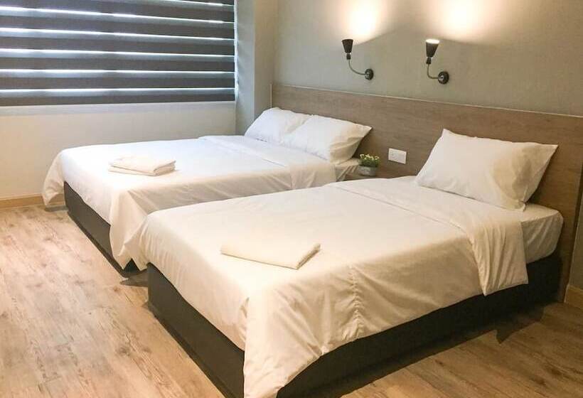 Семейный Номер, Square Inn