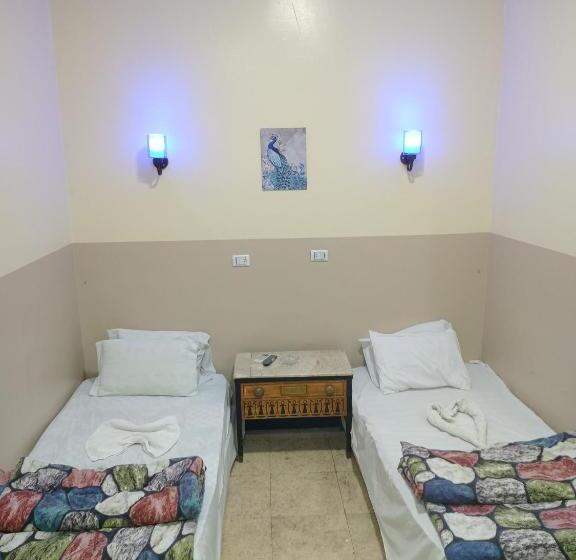 اتاق استاندارد سه نفره, One Season Hostel