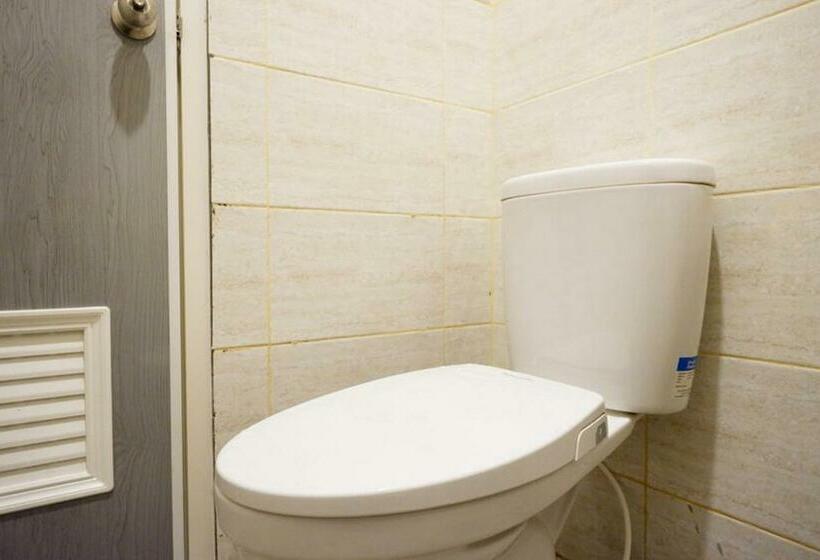Номер Стандарт, Reddoorz Plus Near Jogja City Mall 5