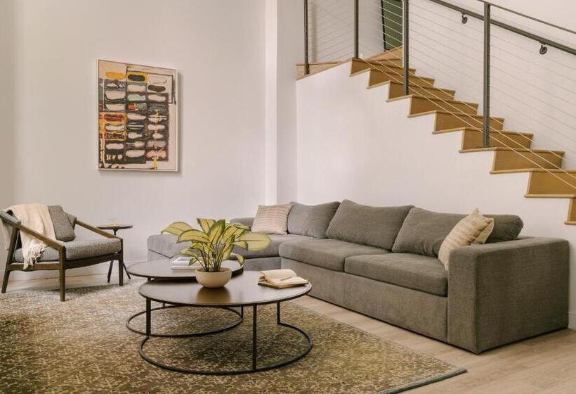Quarto Estandar, Sonder The Witherspoon