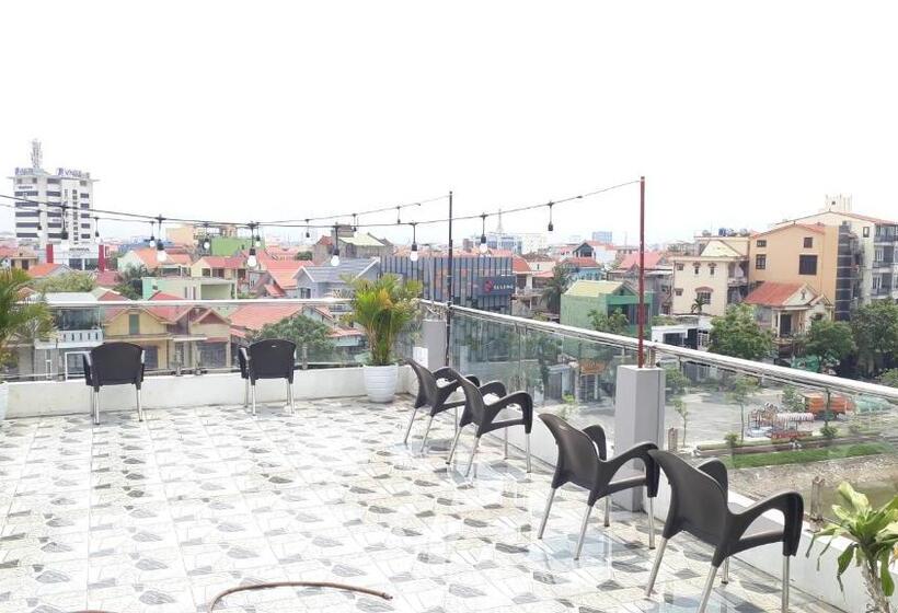 バルコニー付きスタンダードルーム, Hoa Mai Plus Hostel