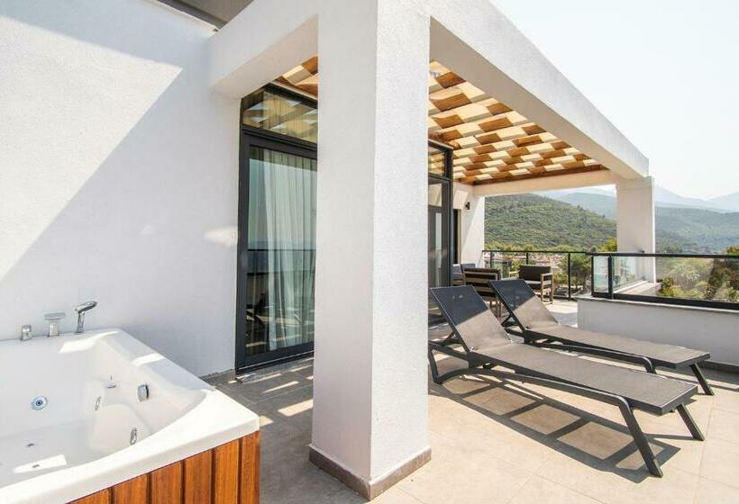 سوئیت با تخت بزرگ, Maia Luxury Beach Hotel & Spa
