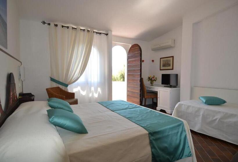 اتاق سوپریور با چشم‌انداز دریا, Cala Di Mola