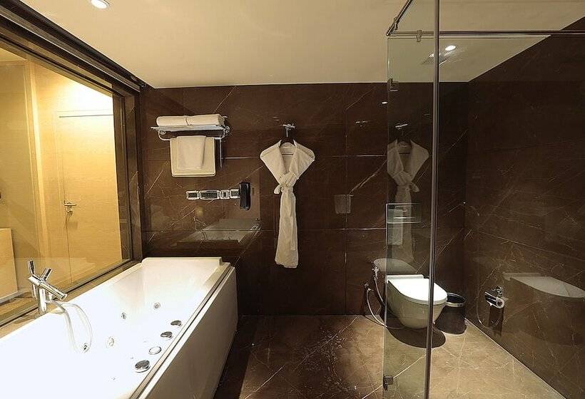 キングサイズベッドのスイートルーム, Sahara Star