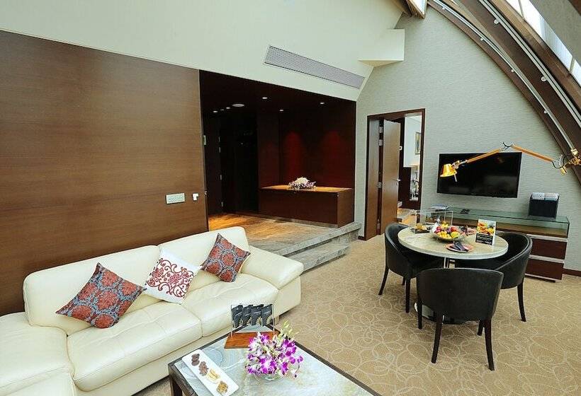 سوئیت با تخت بزرگ, Sahara Star