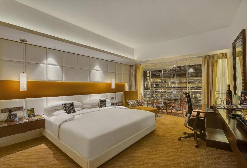 اتاق استاندارد با چشم‌انداز دریاچه, Sahara Star
