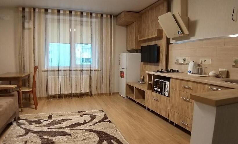 חדר דלוקס לארבעה, Molex Apartments 3