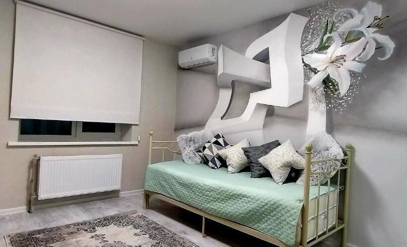 标准工作室, Molex Apartments 3