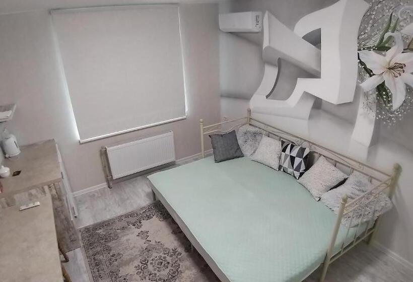 标准工作室, Molex Apartments 3