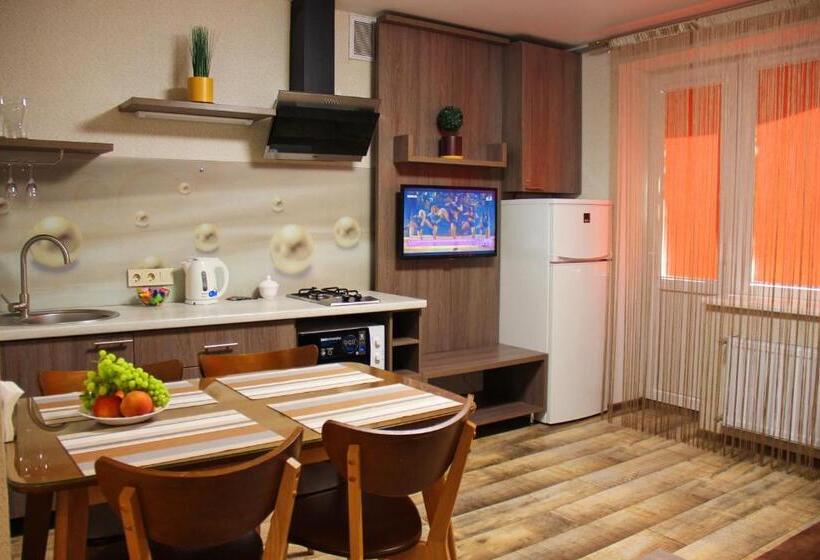 带阳台标准四人间, Molex Apartments 3