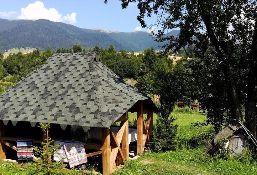 Family Suite, Sadyba U Anastasijky