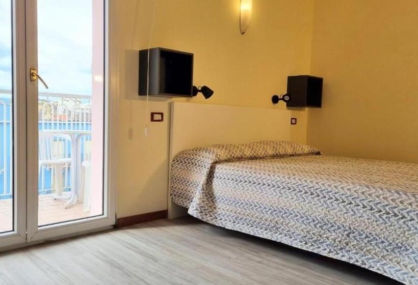Студио Стандарт с Балконом, Residence Rosa