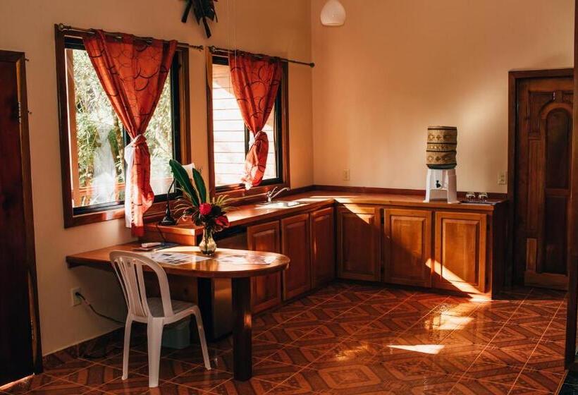 سوییت اجرایی, Mariposa Jungle Lodge