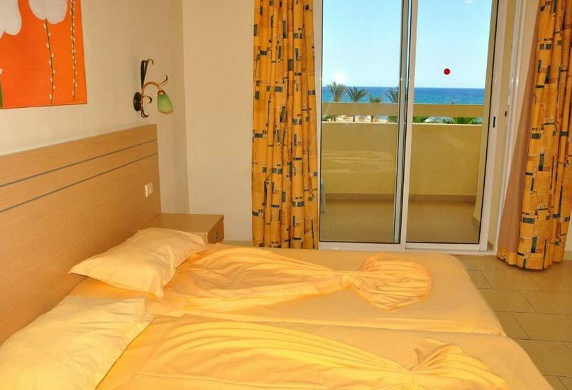 带海景的标准房, Omar Khayam Resort & Aqua Park